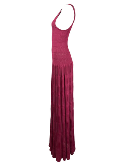 Alaïa - Long sleeveless dress in burgundy knit