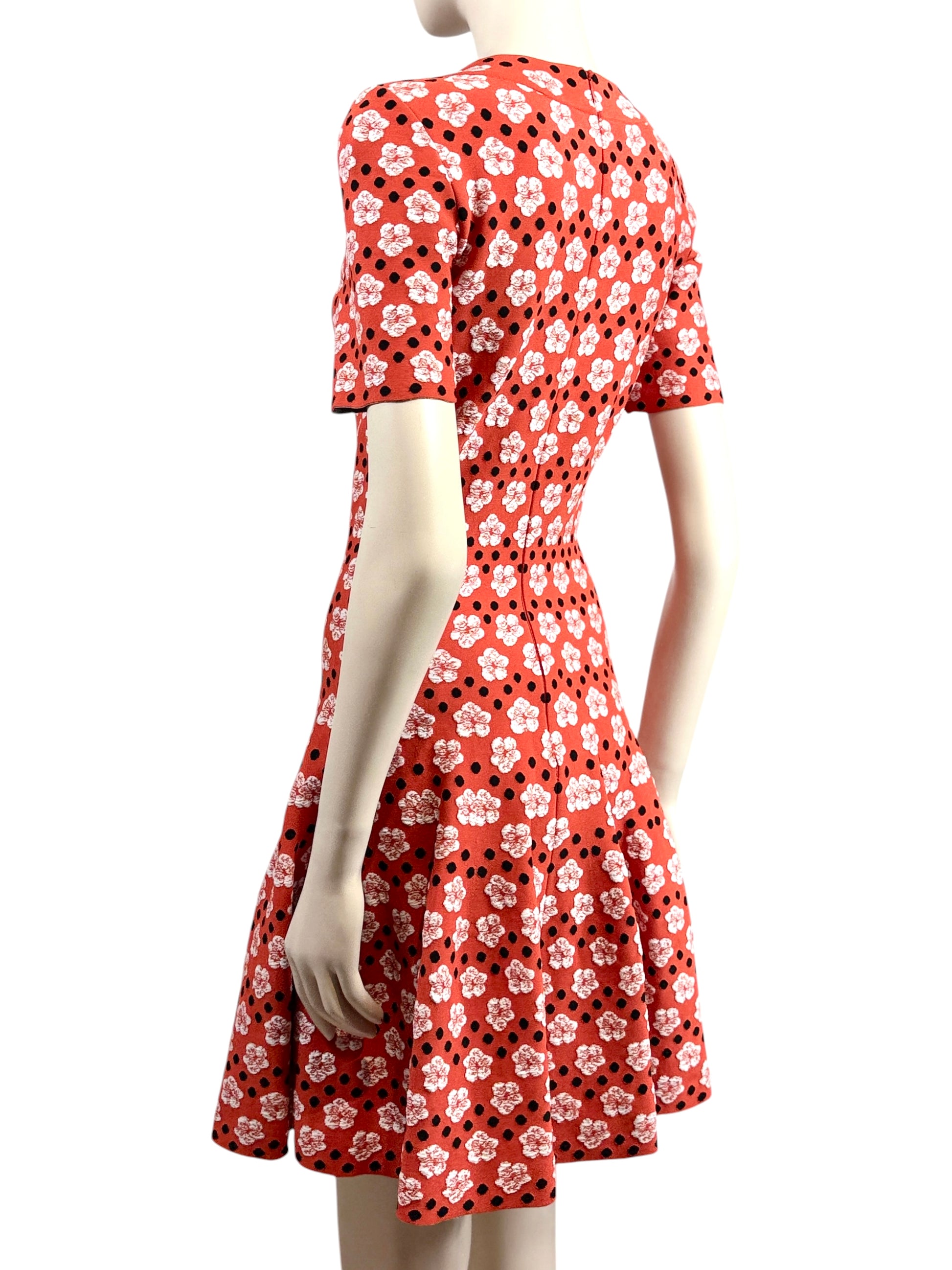 Alaia Resort 2019 orange knit skater dress