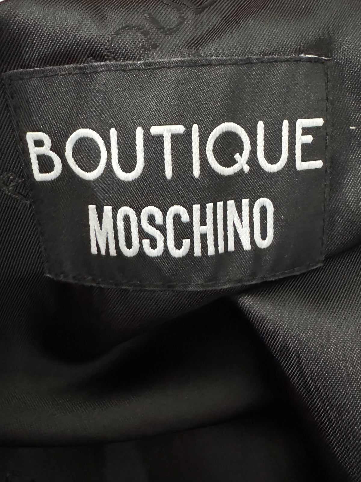Boutique Moschino Jeremy Scott Fall 2020 Red wool coat swan collar