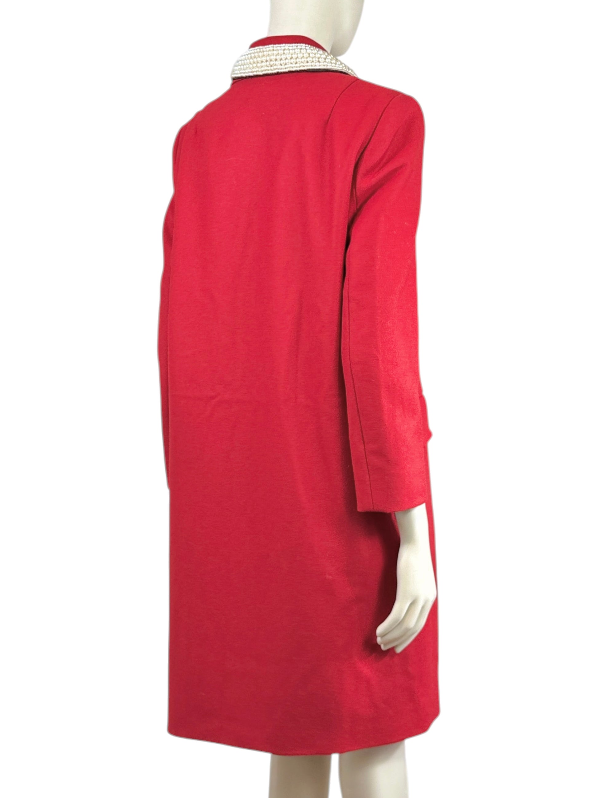 Boutique Moschino Jeremy Scott Fall 2020 Red wool coat swan collar