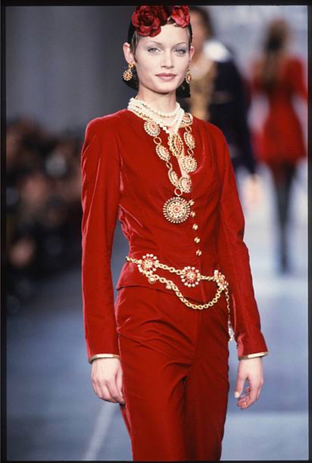 Chanel Gripoix Fall 1993 Glass Gilded metal brooch