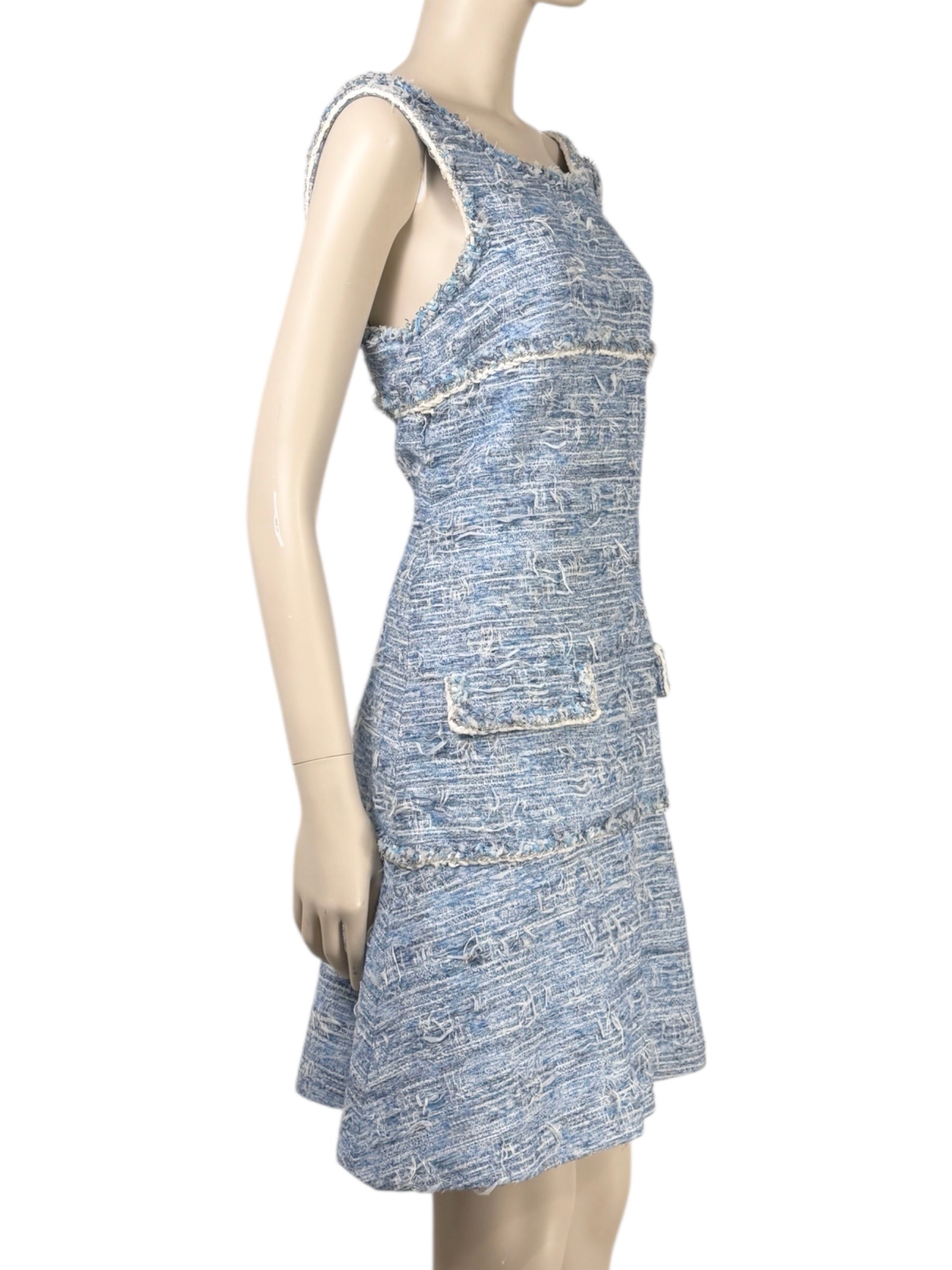 Chanel  Karl Lagerfeld - Spring/Summer 2014  - Sleeveless blue and white tweed dress 5