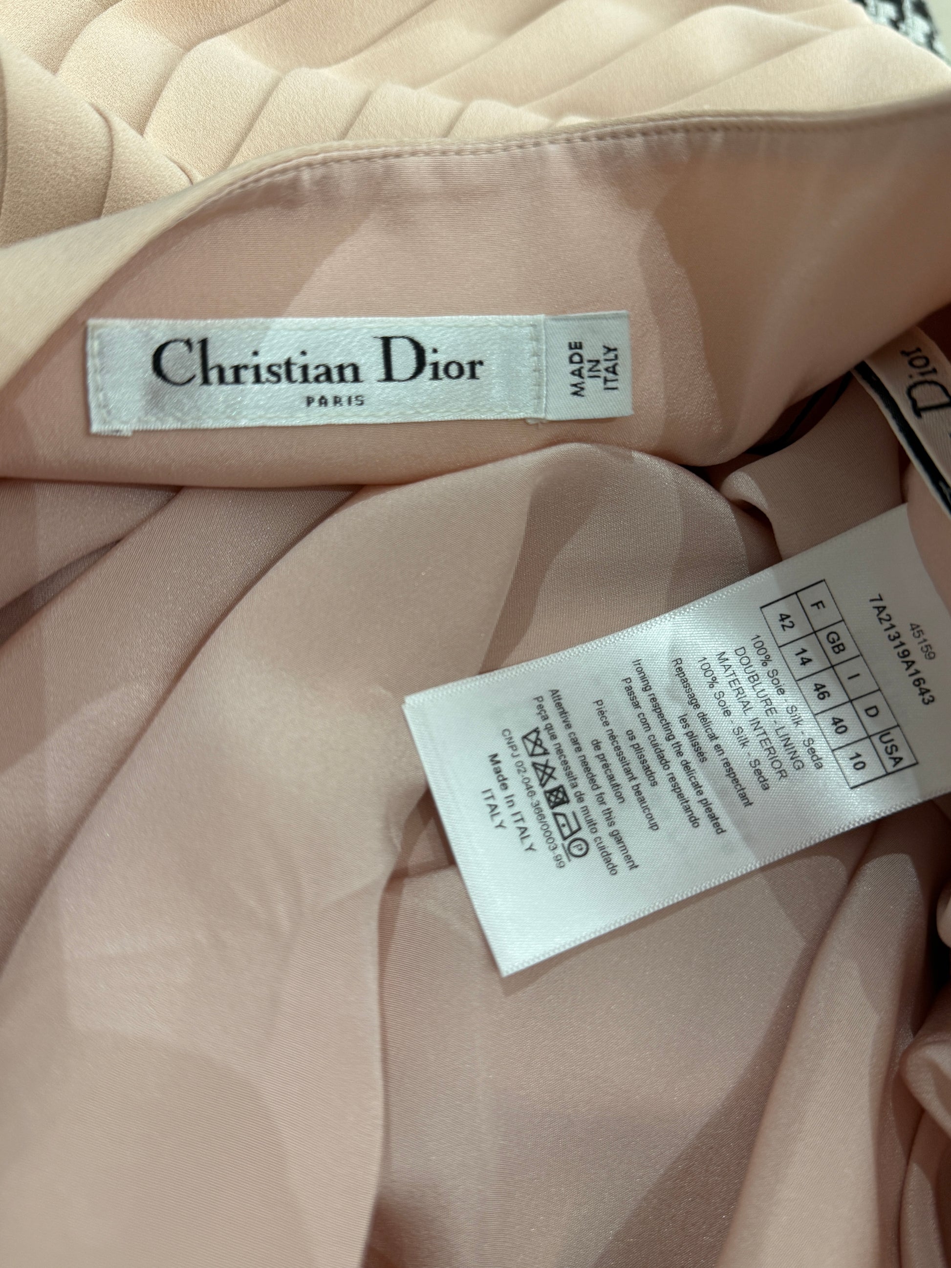 Christian Dior Maria Grazia Chiuri - Autumn/Winter 2017-2018 Collection - Long nude silk crepe skirt