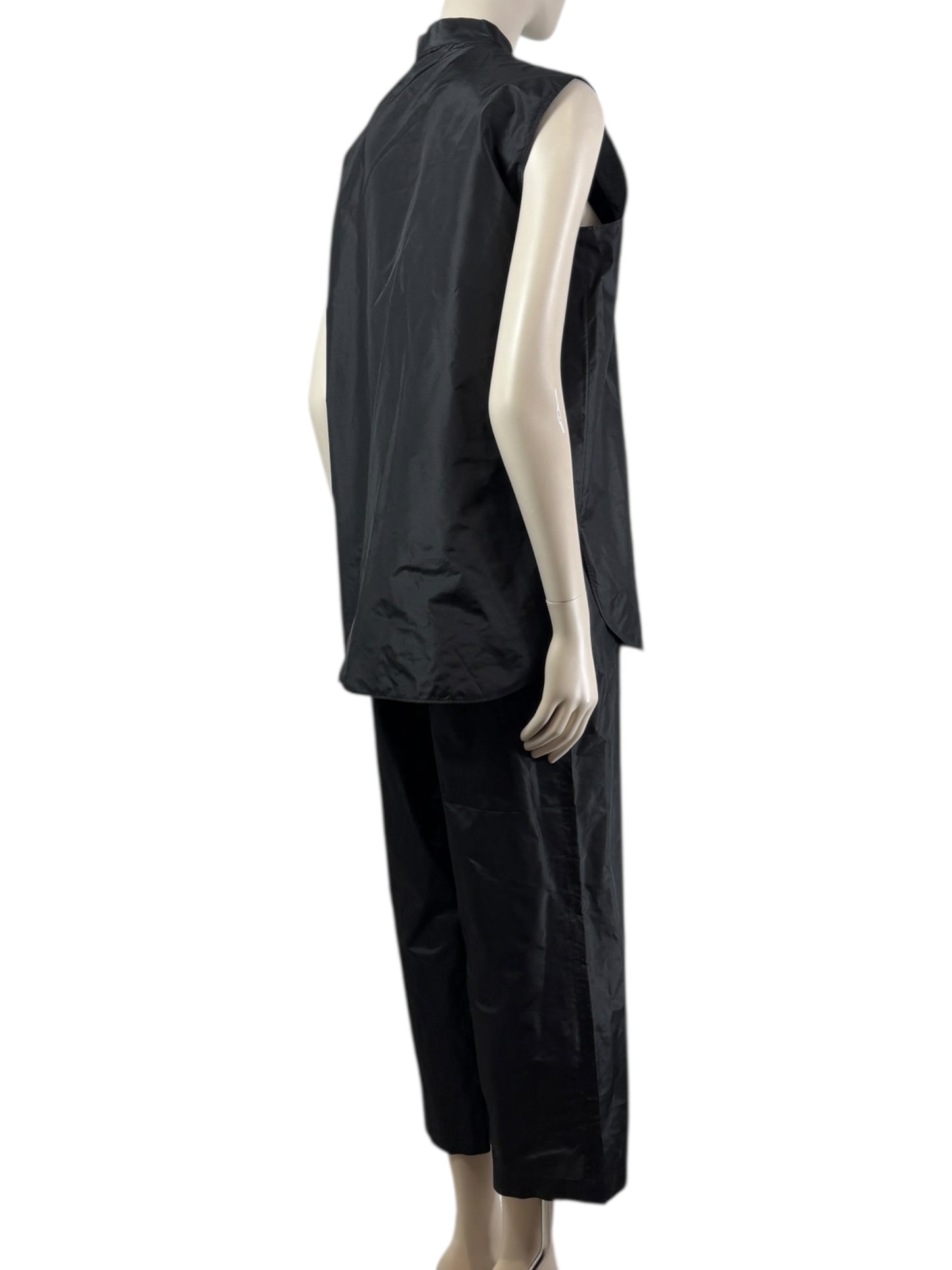 Christian Dior Maria Grazia Chiuri - Fall/Winter 2017-2018  - Look 3 - Black silk ensemble, composed of a sleeveless top with a tie collar and trousers