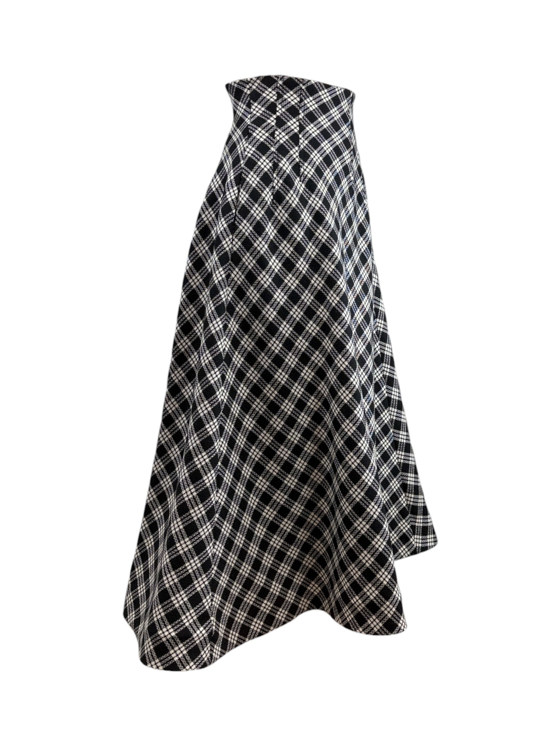 Christian Dior Maria Grazia Chiuri Fall 2022 Look 39 long plaid skirt