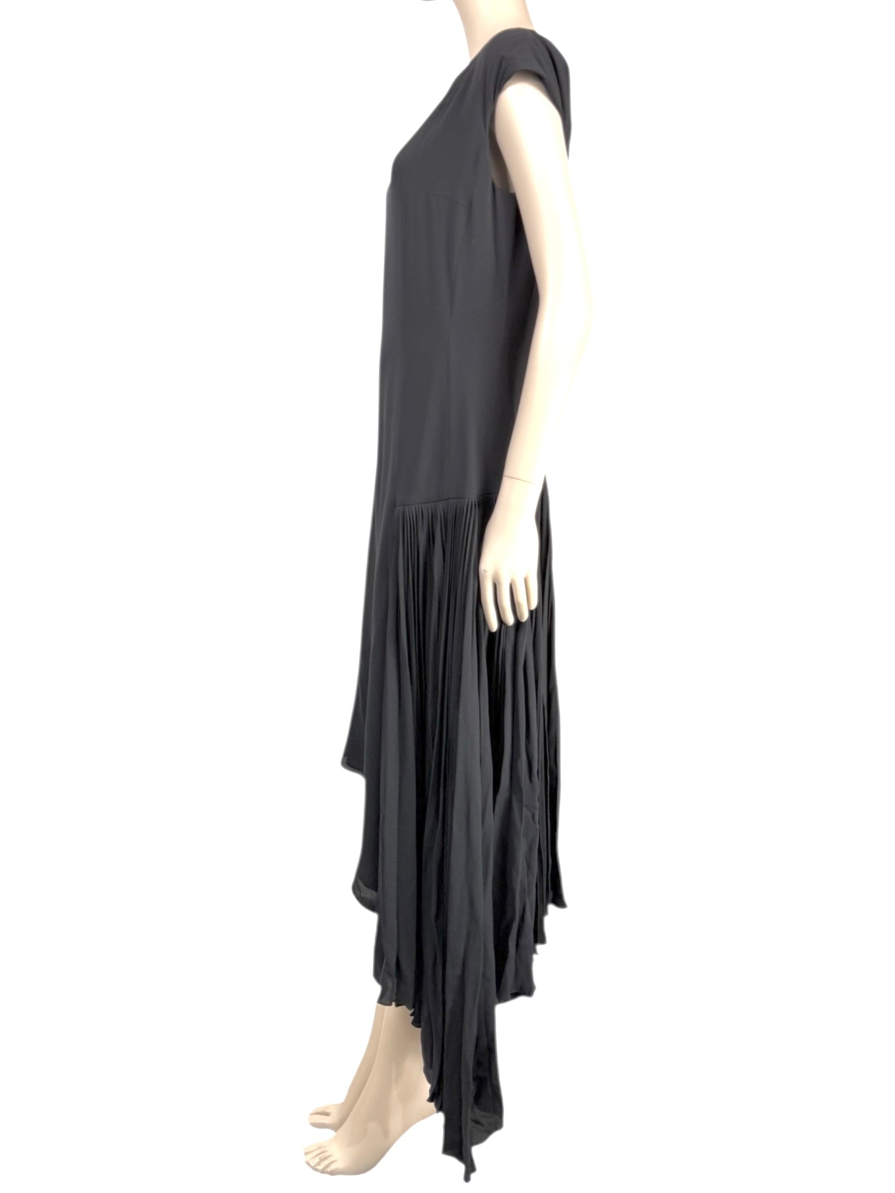 Christian Dior  Raf Simons - Resort 2014  - Sleeveless asymmetrical dress in black silk crepe, partially pleated 3