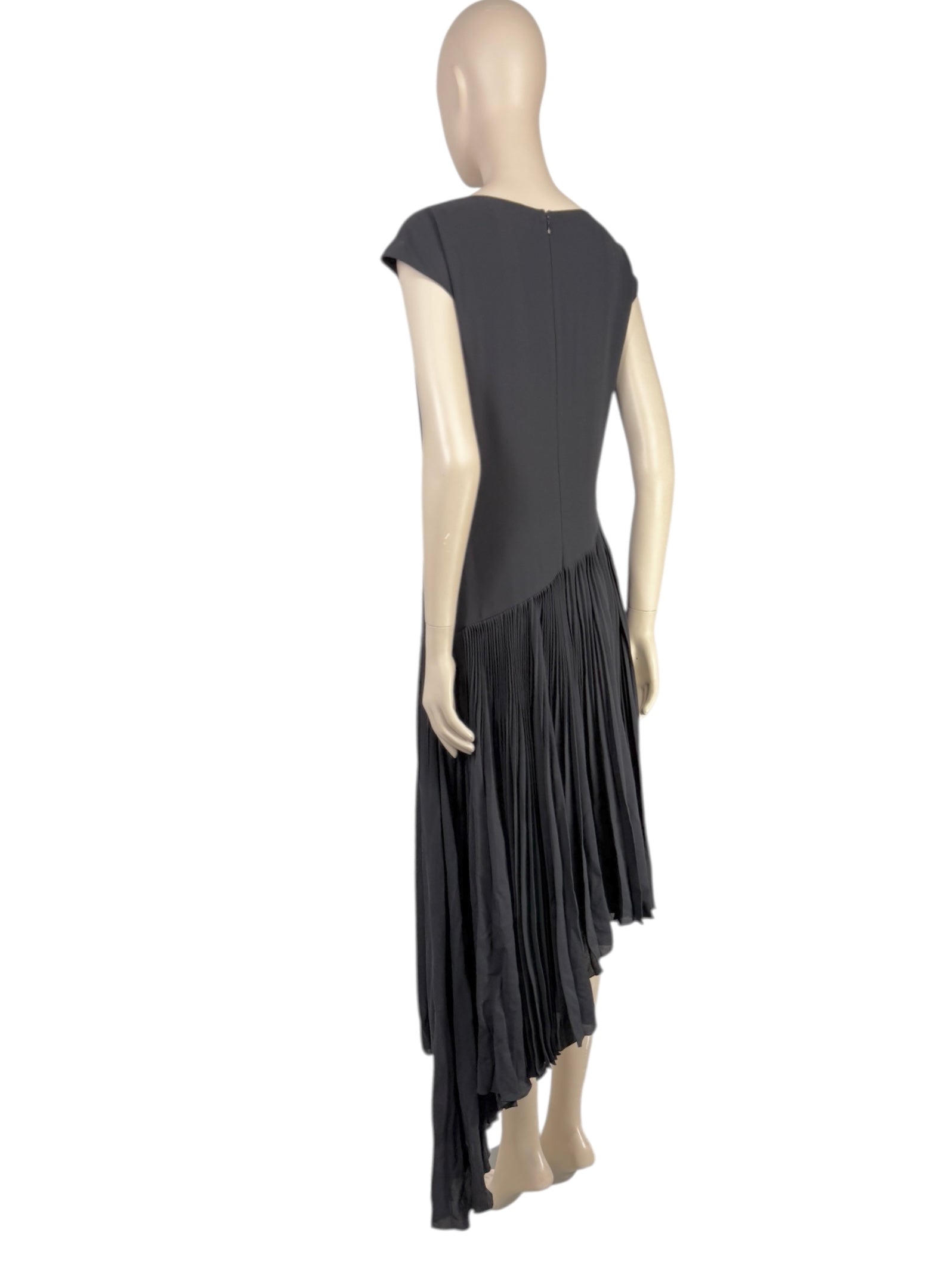 Christian Dior  Raf Simons - Resort 2014  - Sleeveless asymmetrical dress in black silk crepe, partially pleated 4