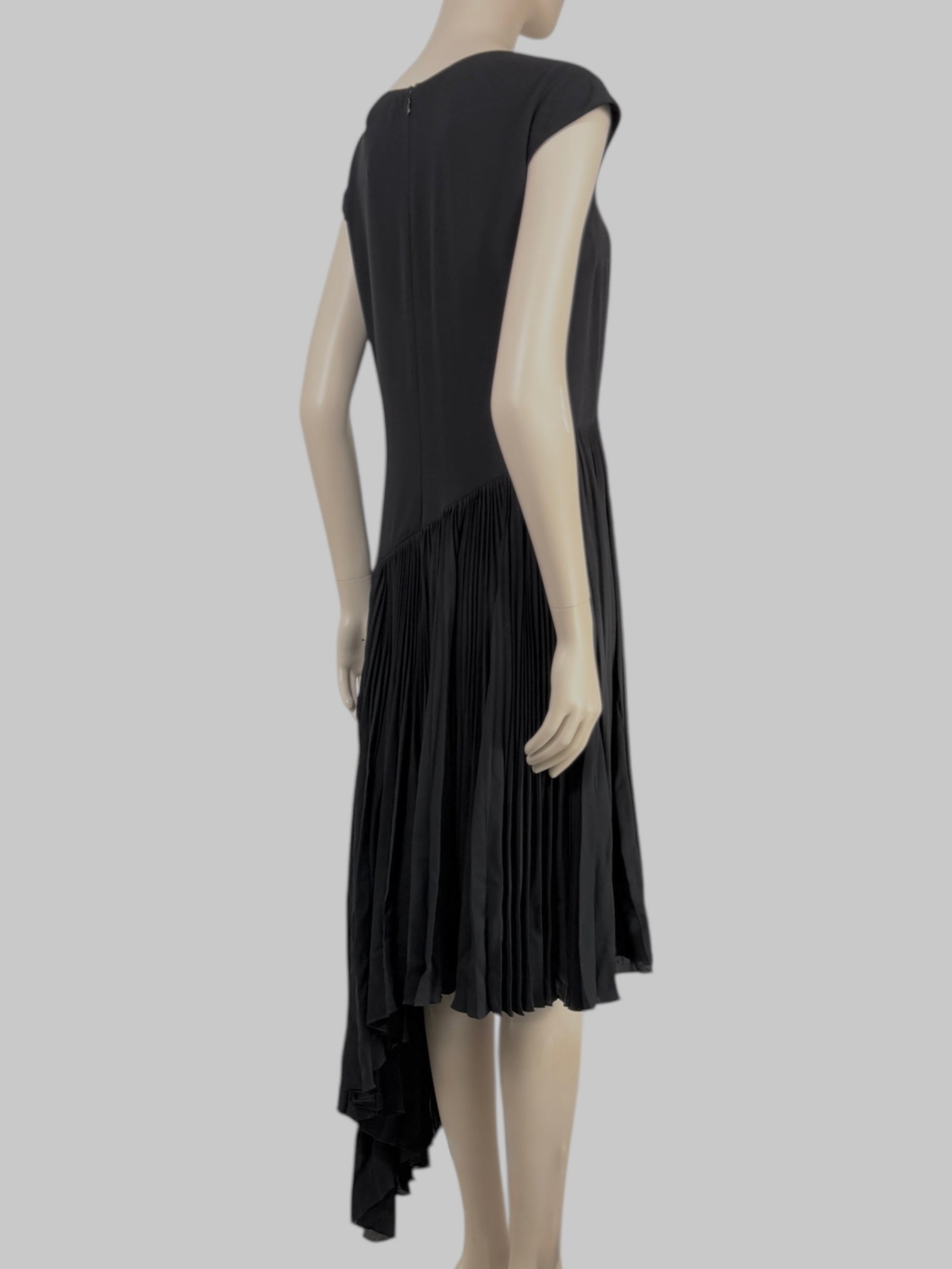 Christian Dior  Raf Simons - Resort 2014  - Sleeveless asymmetrical dress in black silk crepe, partially pleated 6
