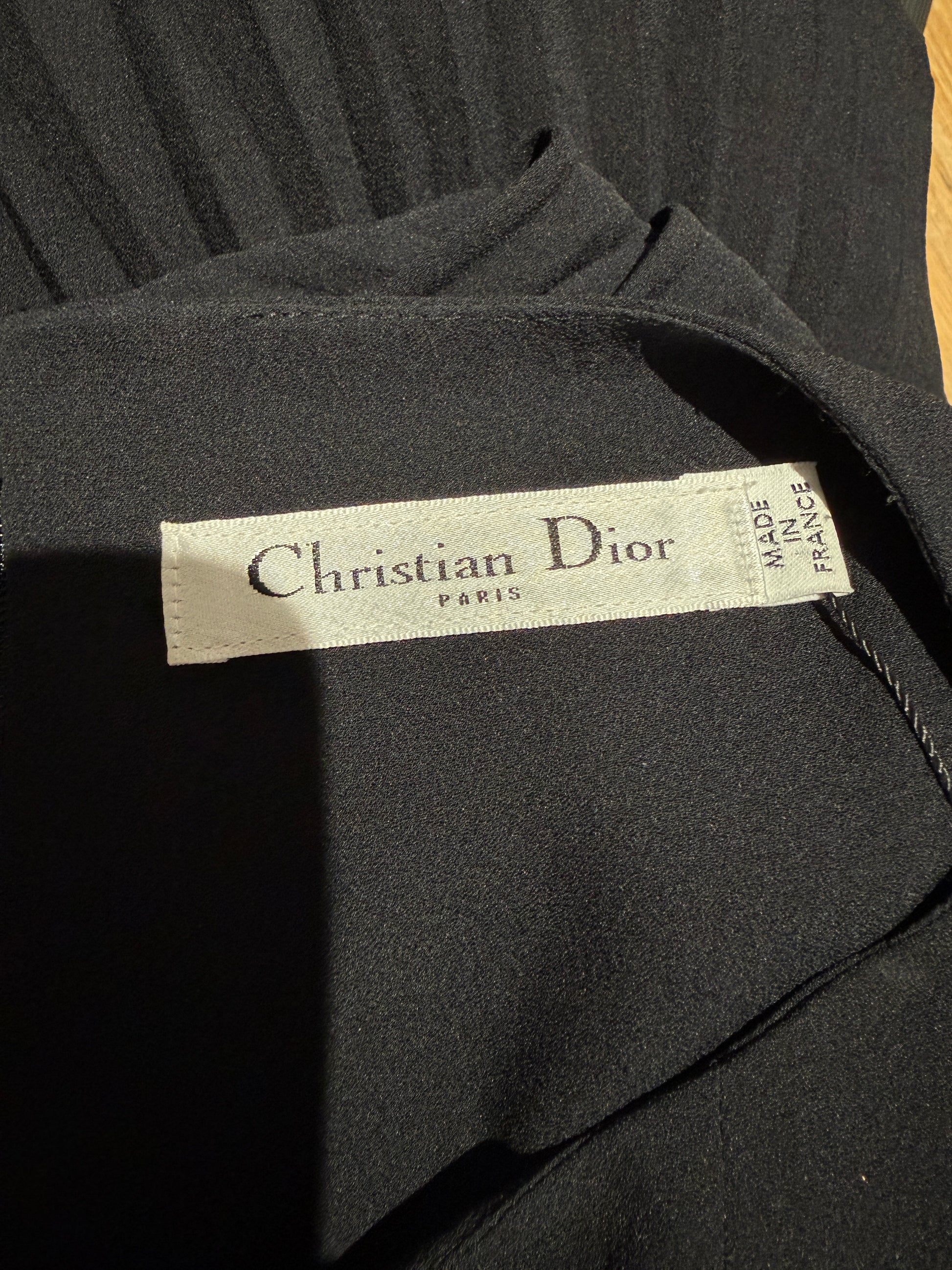 Christian Dior  Raf Simons - Resort 2014  - Sleeveless asymmetrical dress in black silk crepe, partially pleated 8