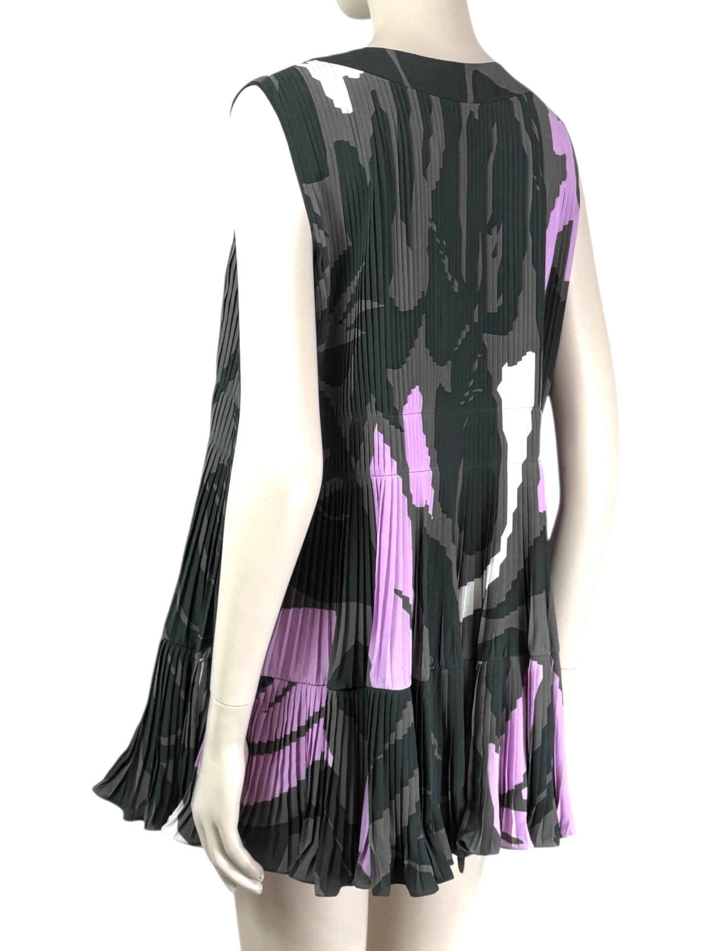 Christian Dior  Raf Simons - Resort 2016  - Look 18 - Sleeveless tunic in partially pleated printed silk