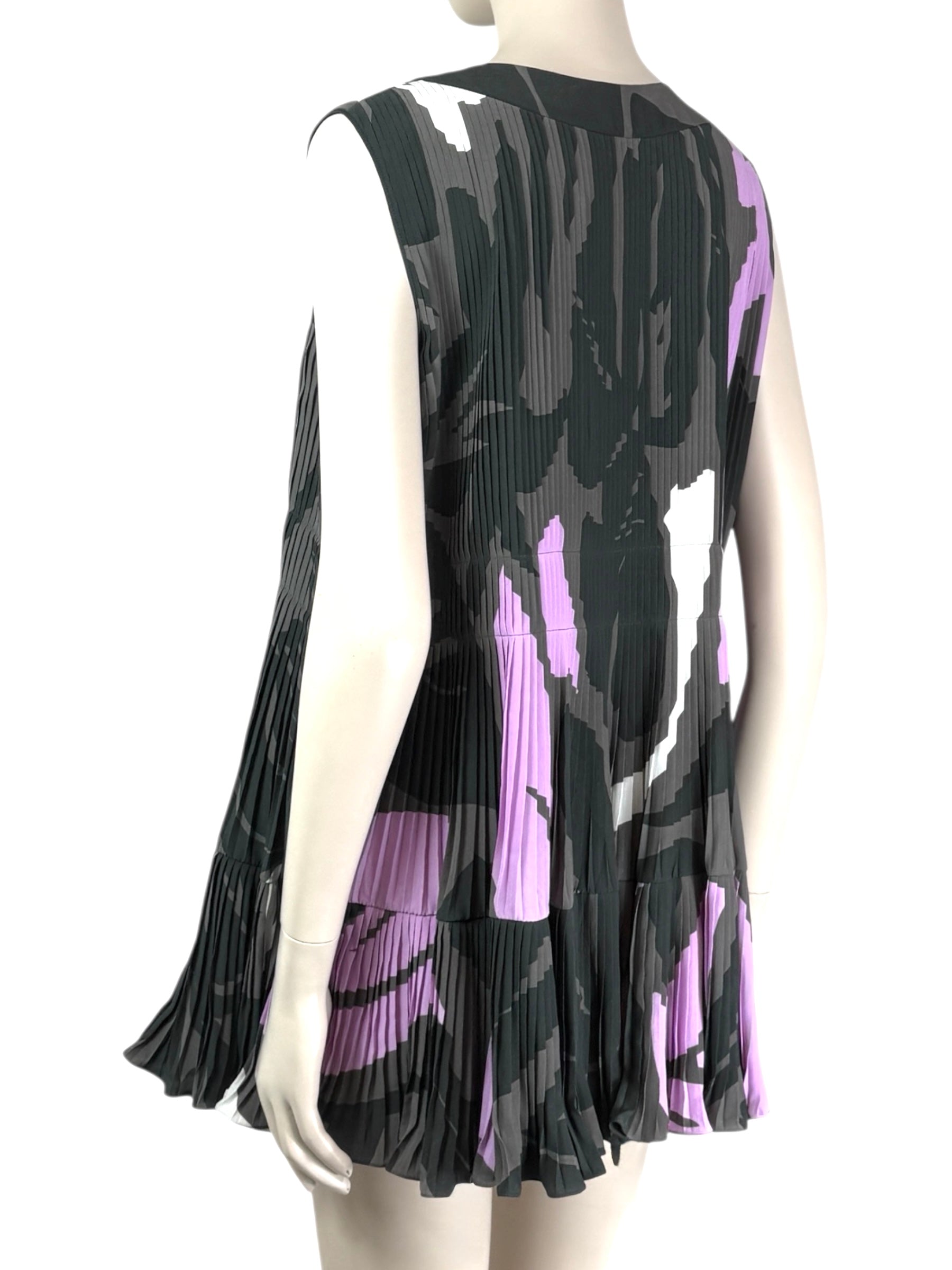 Christian Dior  Raf Simons - Resort 2016  - Look 18 - Sleeveless tunic in partially pleated printed silk