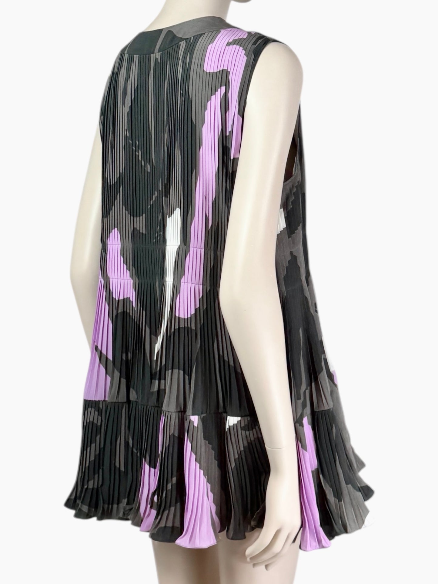 Christian Dior  Raf Simons - Resort 2016  - Look 18 - Sleeveless tunic in partially pleated printed silk