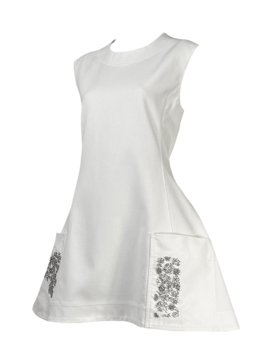 Christian Dior  Raf Simons - Resort 2016  - Sleeveless zip-up dress in white cotton, two pockets embroidered with silver glass beads