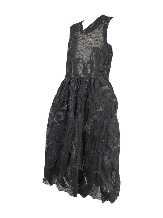 Comme des Garçons - Autumn/Winter 2015-2016  - Sleeveless dress in black lace and ruffles 3