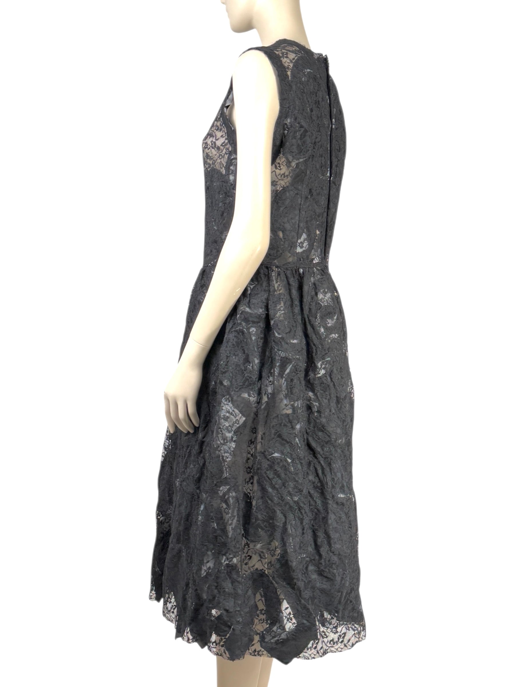 Comme des Garçons - Autumn/Winter 2015-2016  - Sleeveless dress in black lace and ruffles 4