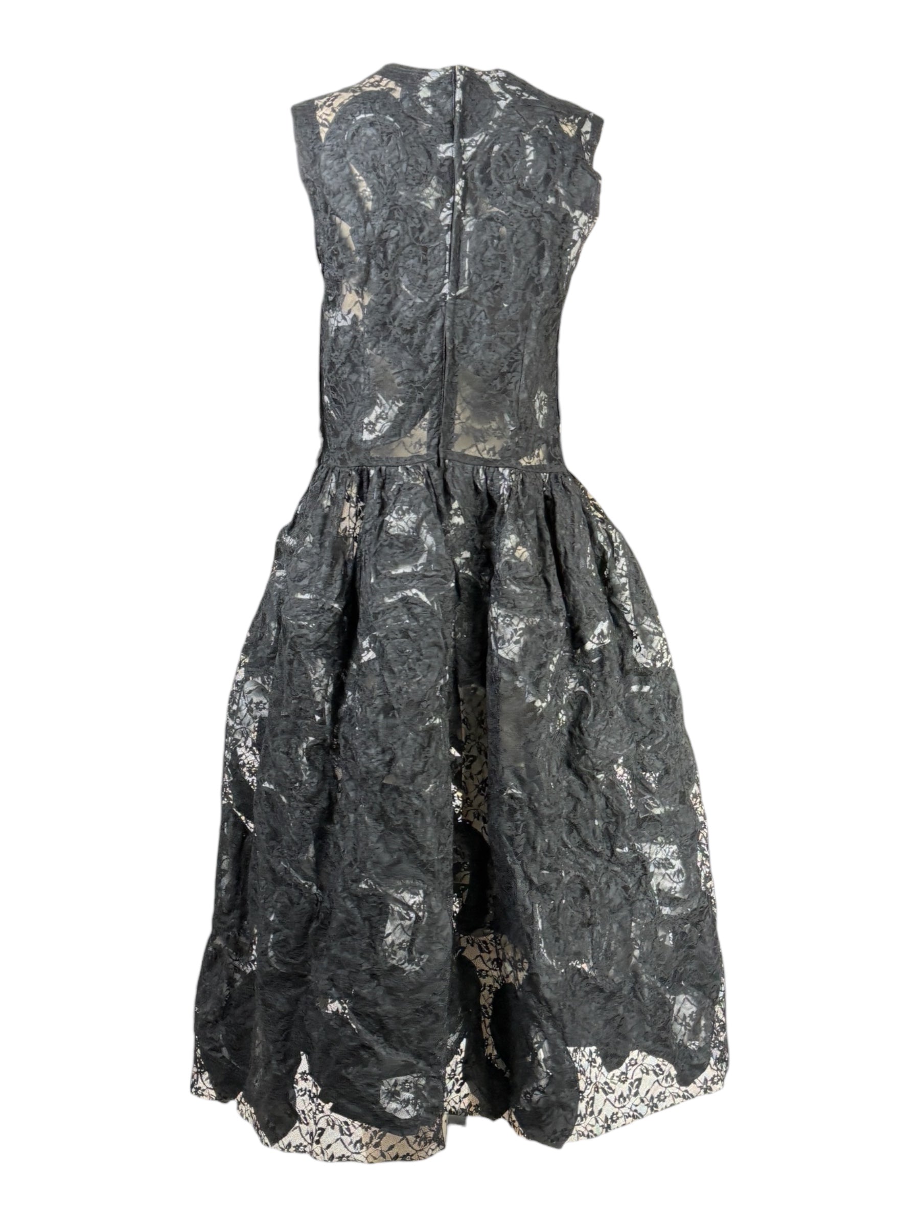 Comme des Garçons - Autumn/Winter 2015-2016  - Sleeveless dress in black lace and ruffles 5