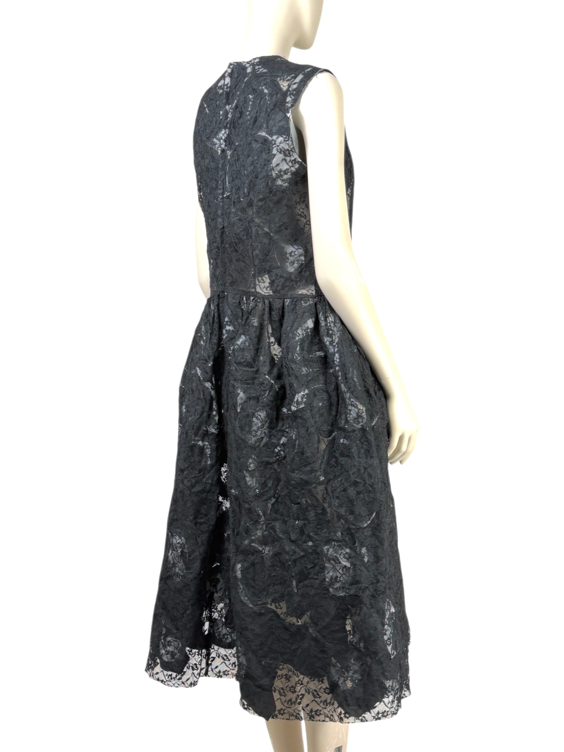 Comme des Garçons - Autumn/Winter 2015-2016  - Sleeveless dress in black lace and ruffles 6
