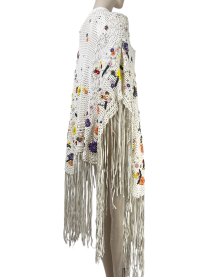Emilio Pucci Peter Dundas - Spring/Summer 2015 - Look 3 - Ecru crochet poncho embroidered with multicolored flowers, holding matching leather fringes 5