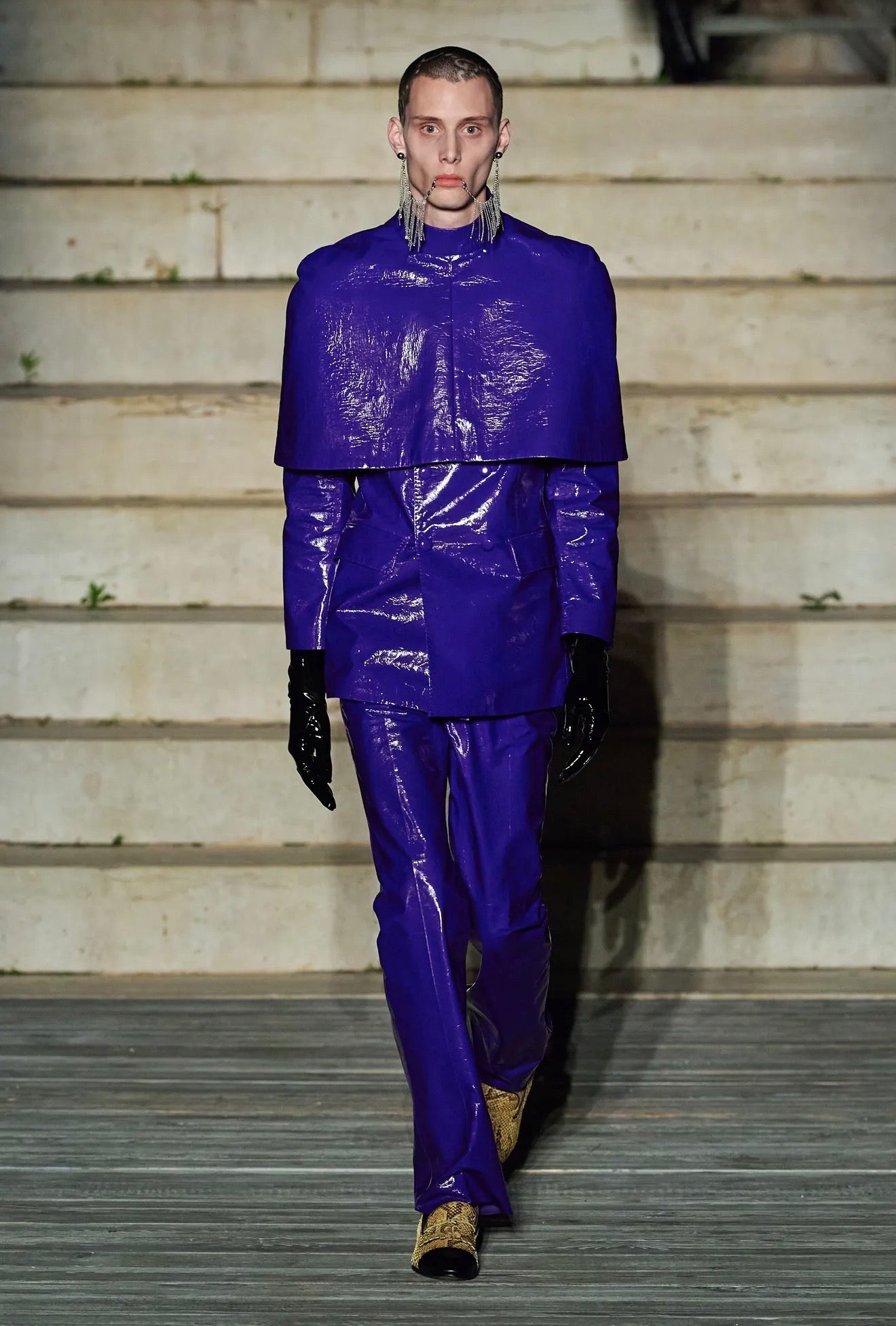 Gucci Alessandro Michele Resort 2023 Look 99 Purple patent mini cape