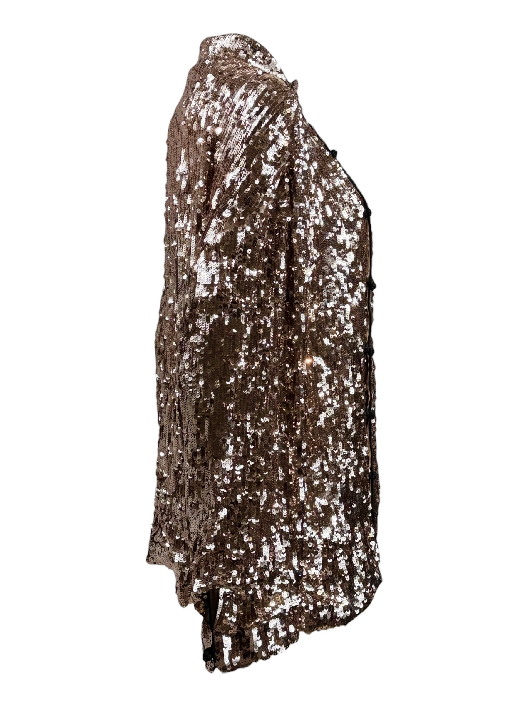 Gucci Salon Alessandro Michele Resort 2023 Look 77 Gold sequined cheongsam shirt
