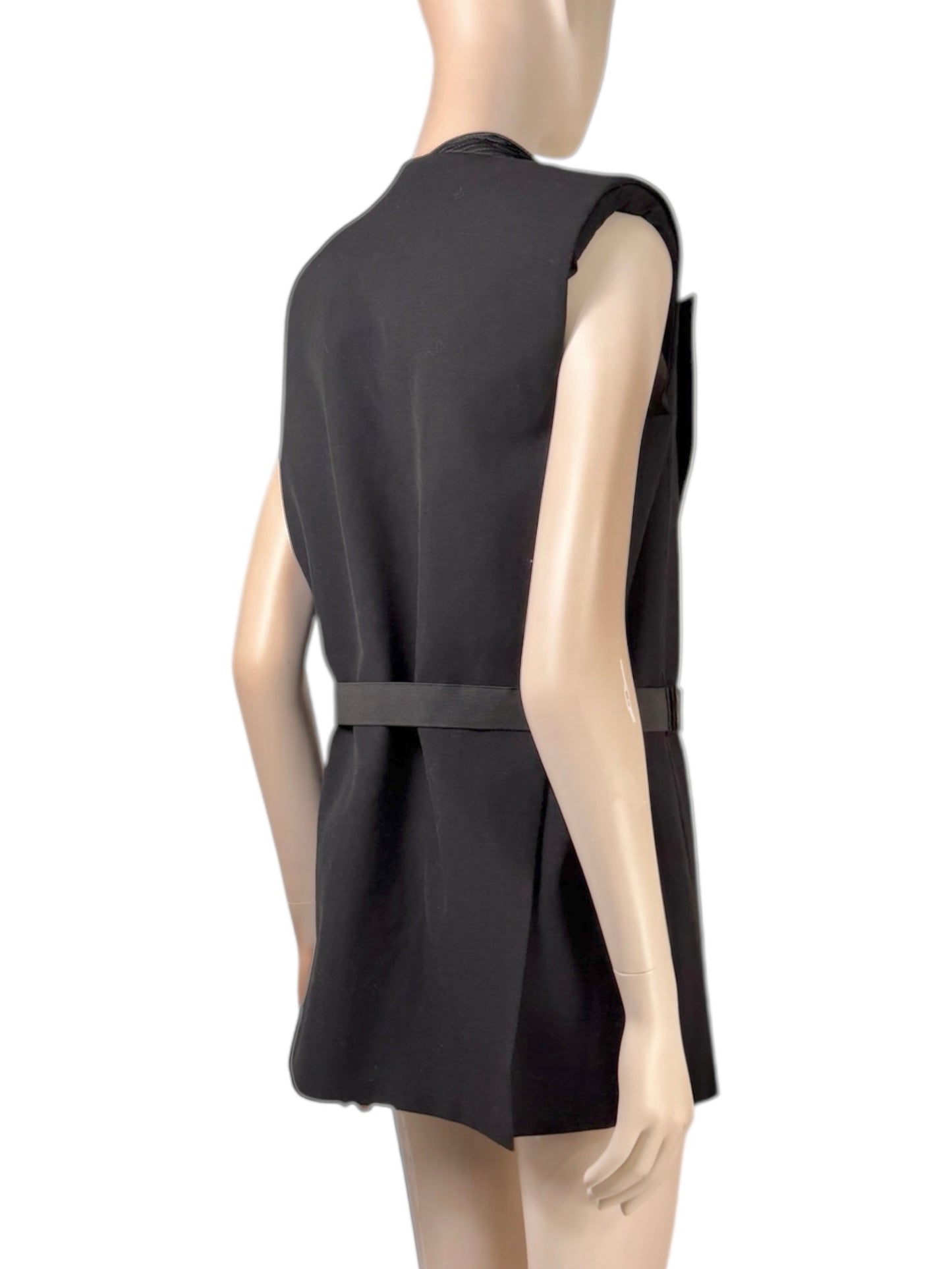 Lanvin Alber Elbaz Spring summer 2013 Look 3 Sleeveless jacket in black wool 22