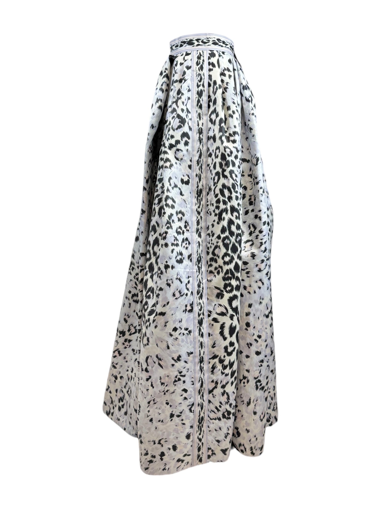 Leonard Georg Lux Fall 2022 Look 1 Maxi satin leopard printed skirt