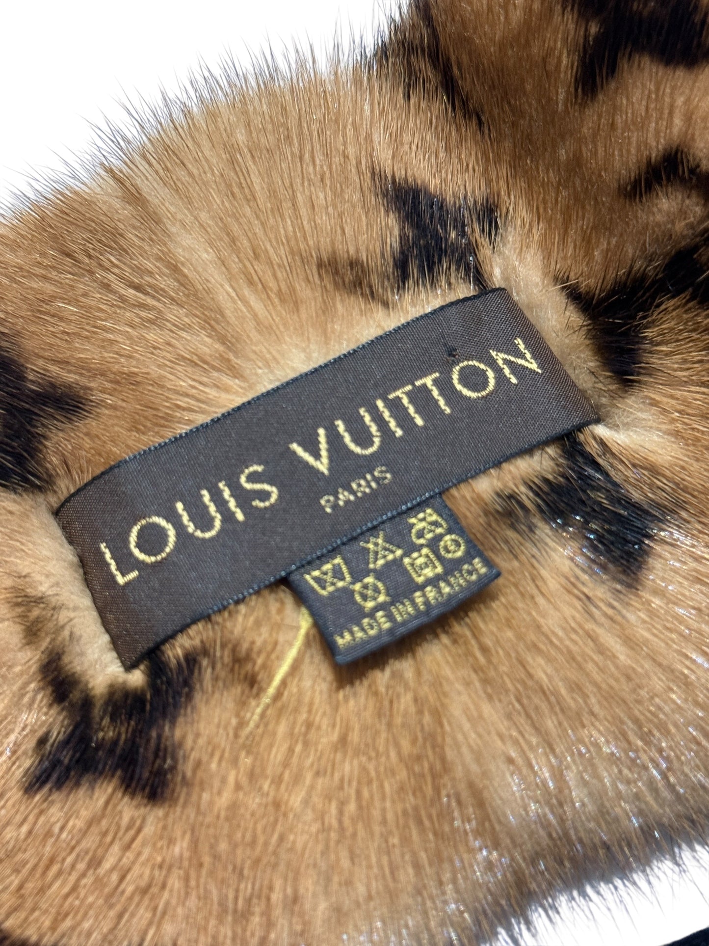 Louis Vuitton Monogram mink scarf