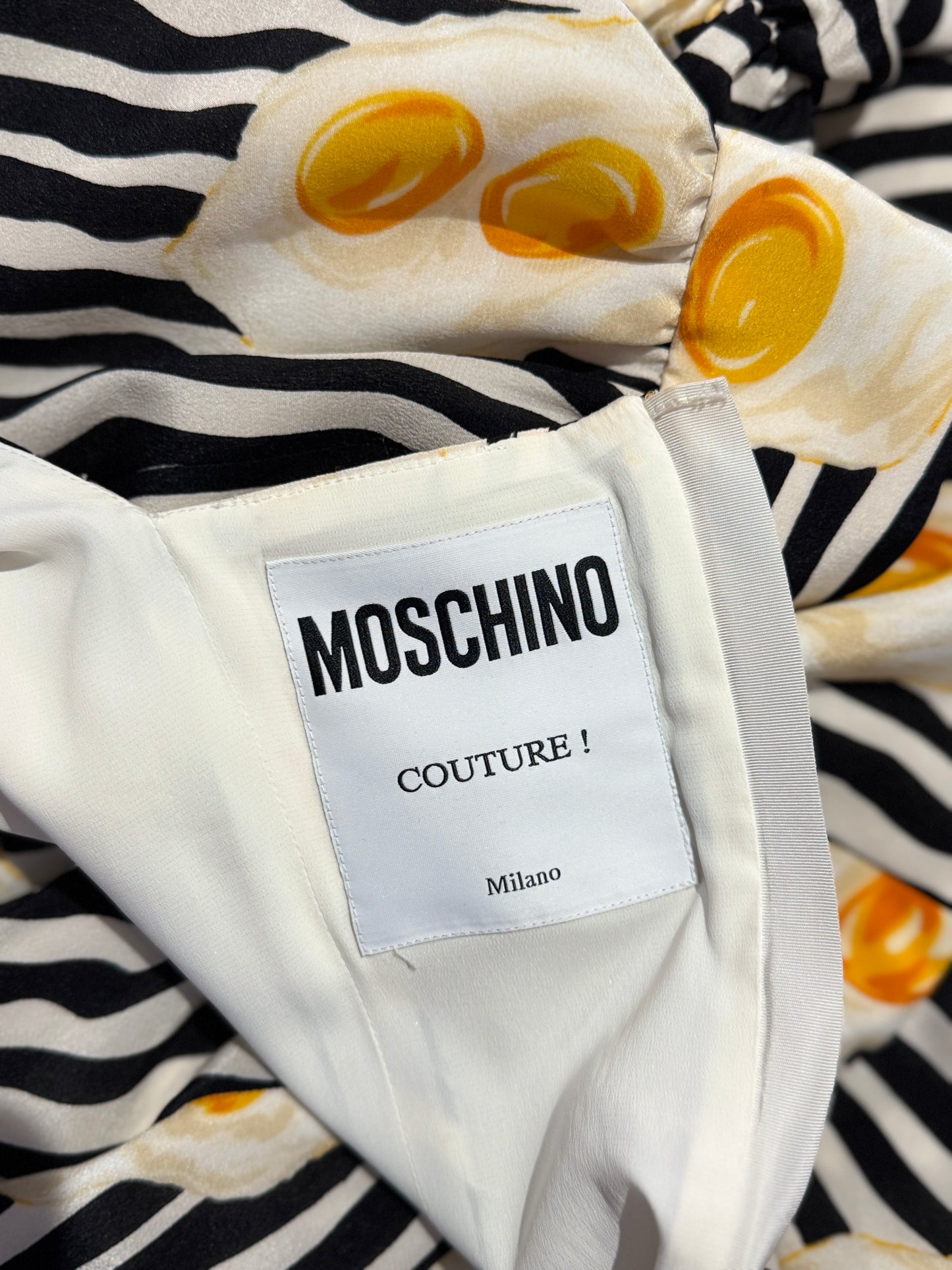 Moschino Couture Jeremy Scott Resort 2022 Printed egg dress