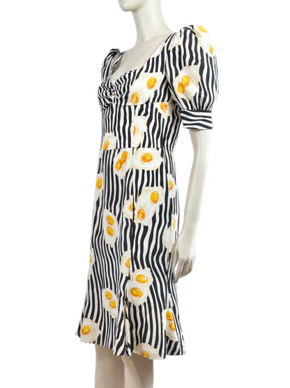 Moschino Couture Jeremy Scott Resort 2022 Printed egg dress