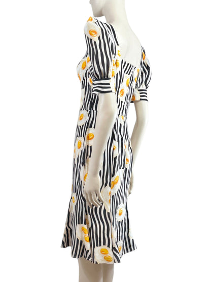 Moschino Couture Jeremy Scott Resort 2022 Printed egg dress