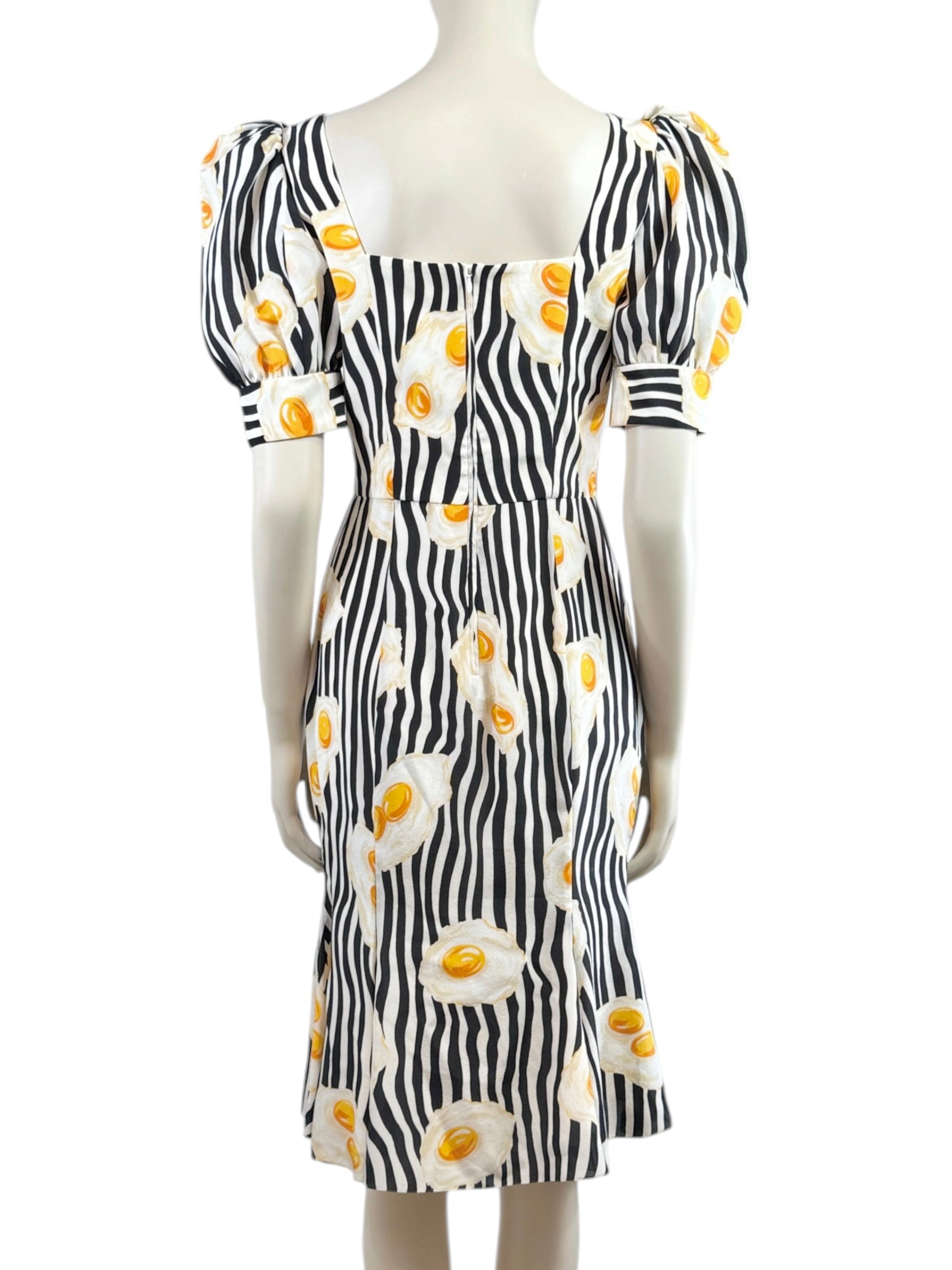 Moschino Couture Jeremy Scott Resort 2022 Printed egg dress