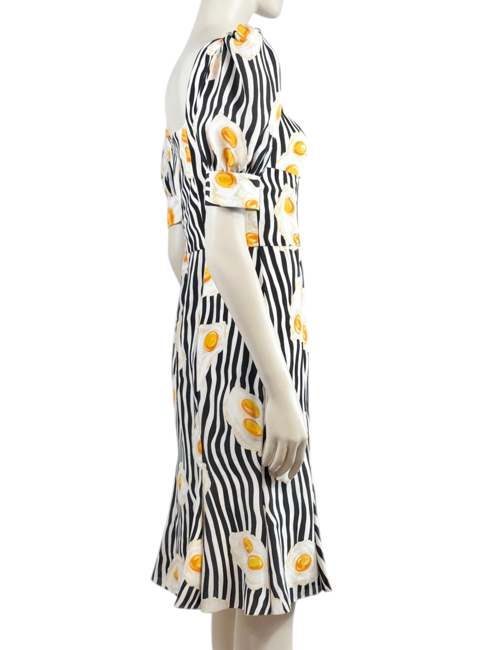 Moschino Couture Jeremy Scott Resort 2022 Printed egg dress