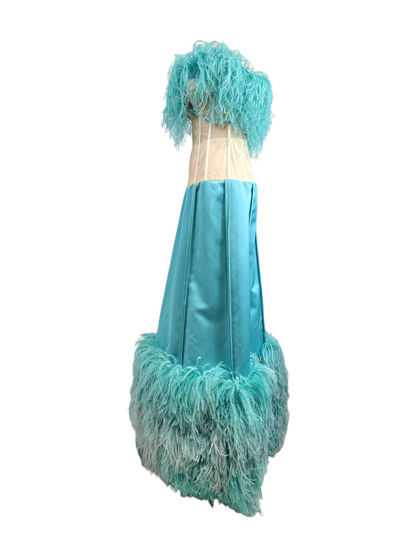 Moschino Couture Jeremy Scott Spring 2021 Look 38 Long bleu silk feathers dress