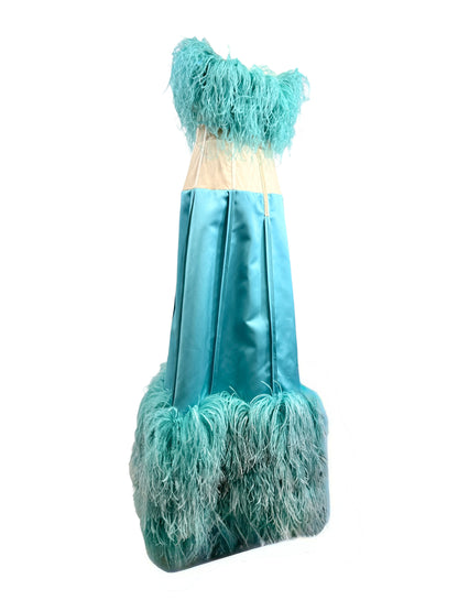Moschino Couture Jeremy Scott Spring 2021 Look 38 Long bleu silk feathers dress