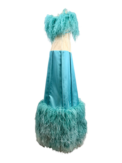 Moschino Couture Jeremy Scott Spring 2021 Look 38 Long bleu silk feathers dress