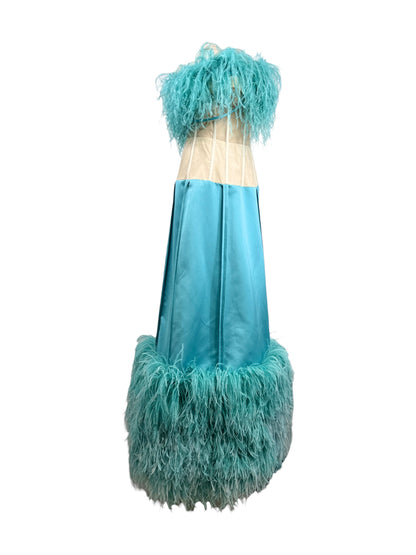 Moschino Couture Jeremy Scott Spring 2021 Look 38 Long bleu silk feathers dress