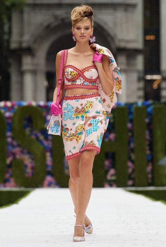 Moschino Couture Jeremy Scott Spring 2022 Look 24 Pink printed skirt
