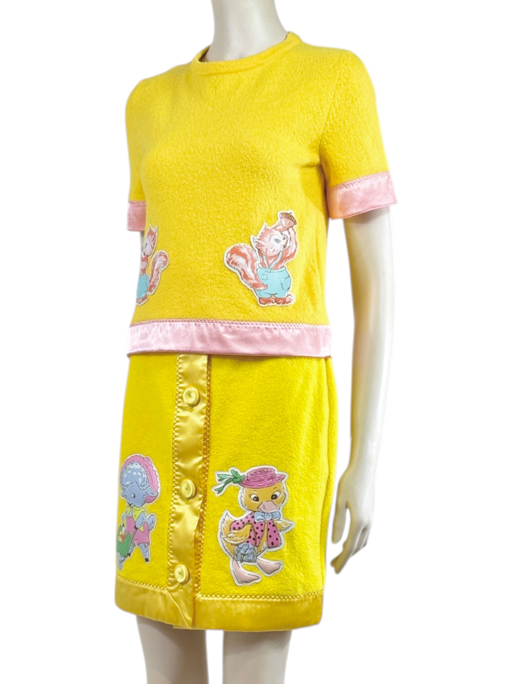 Moschino Couture Jeremy Scott Spring 2022 Yellow pink ensemble