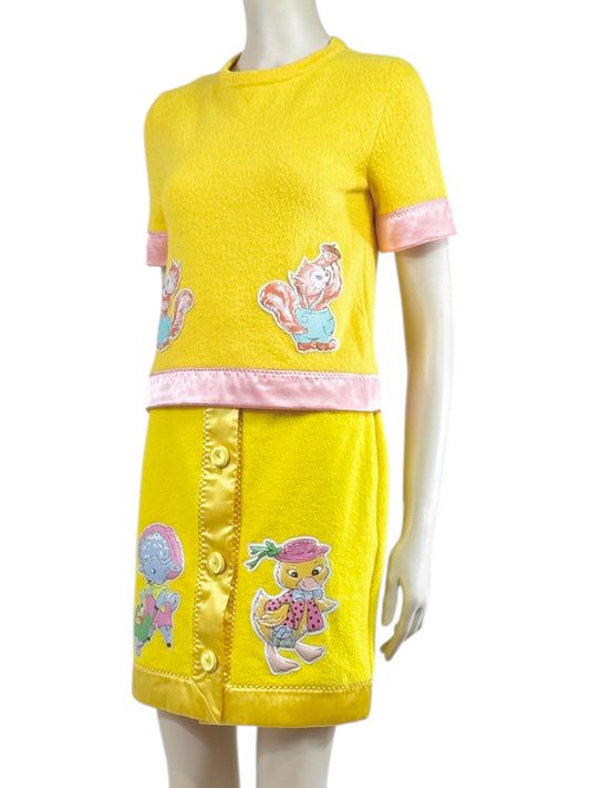 Moschino Couture Jeremy Scott Spring 2022 Yellow pink ensemble