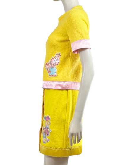 Moschino Couture Jeremy Scott Spring 2022 Yellow pink ensemble