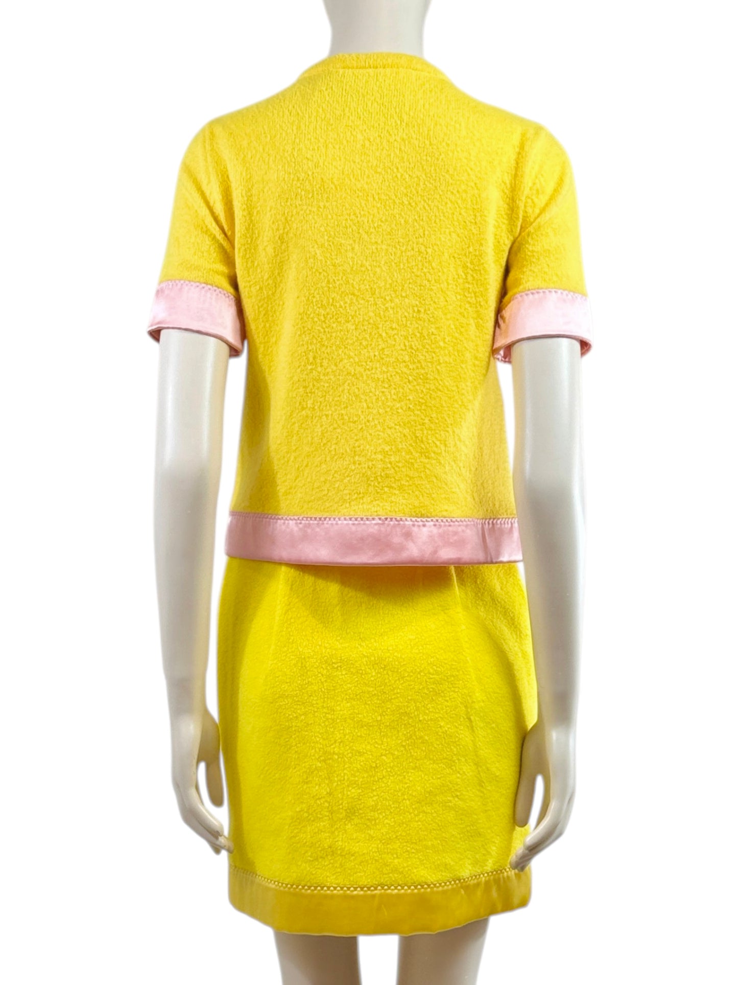 Moschino Couture Jeremy Scott Spring 2022 Yellow pink ensemble