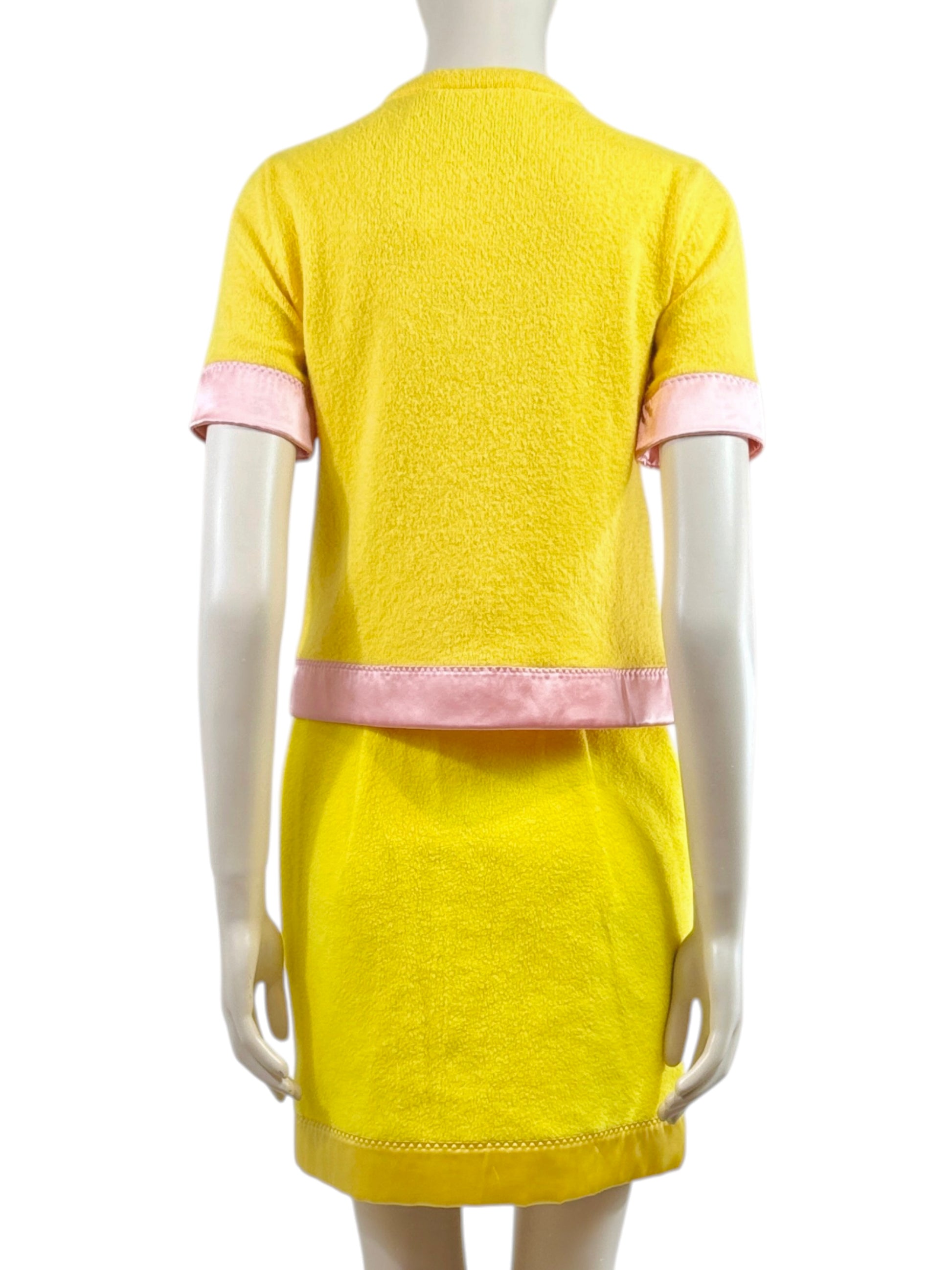Moschino Couture Jeremy Scott Spring 2022 Yellow pink ensemble