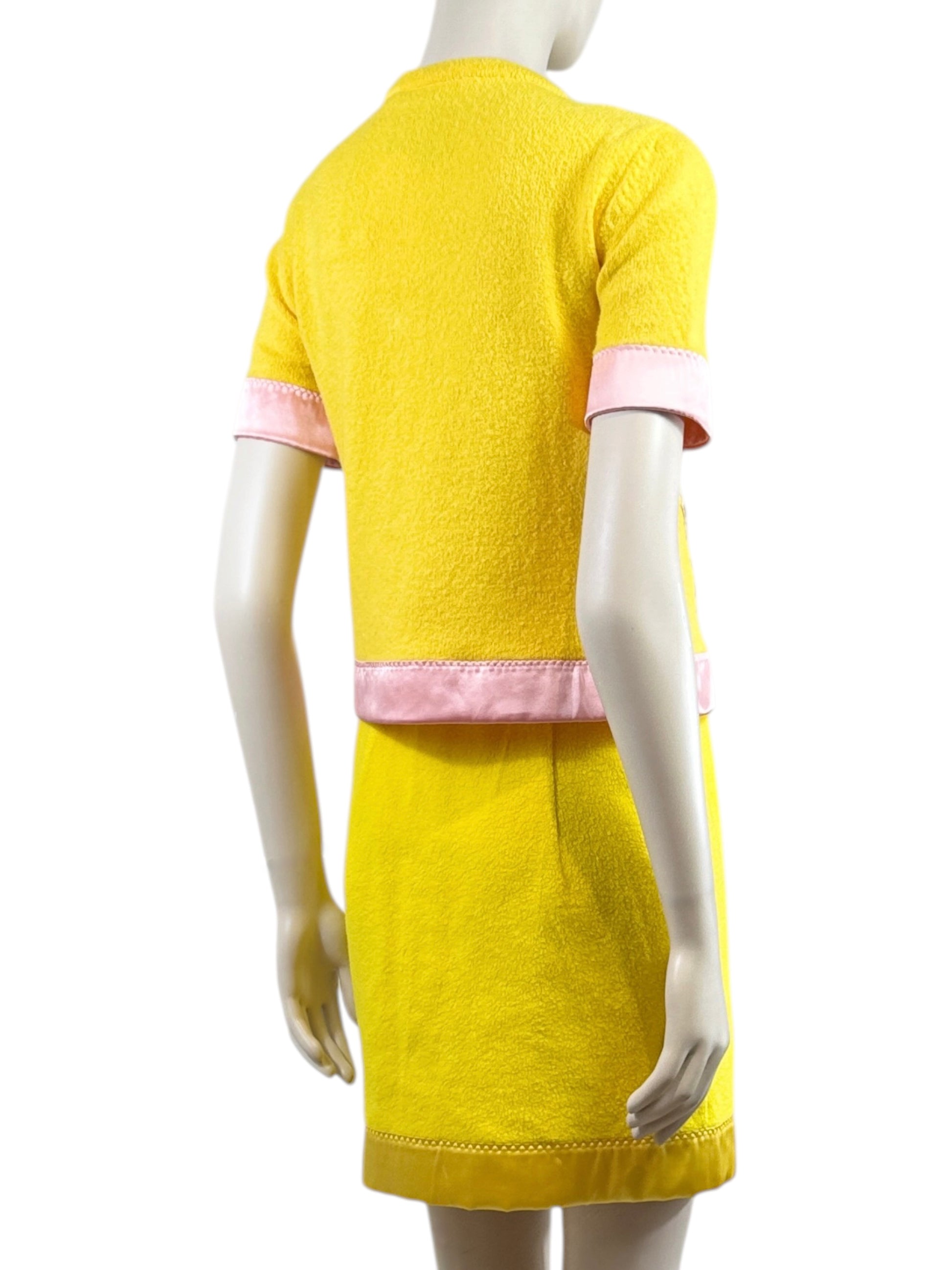 Moschino Couture Jeremy Scott Spring 2022 Yellow pink ensemble