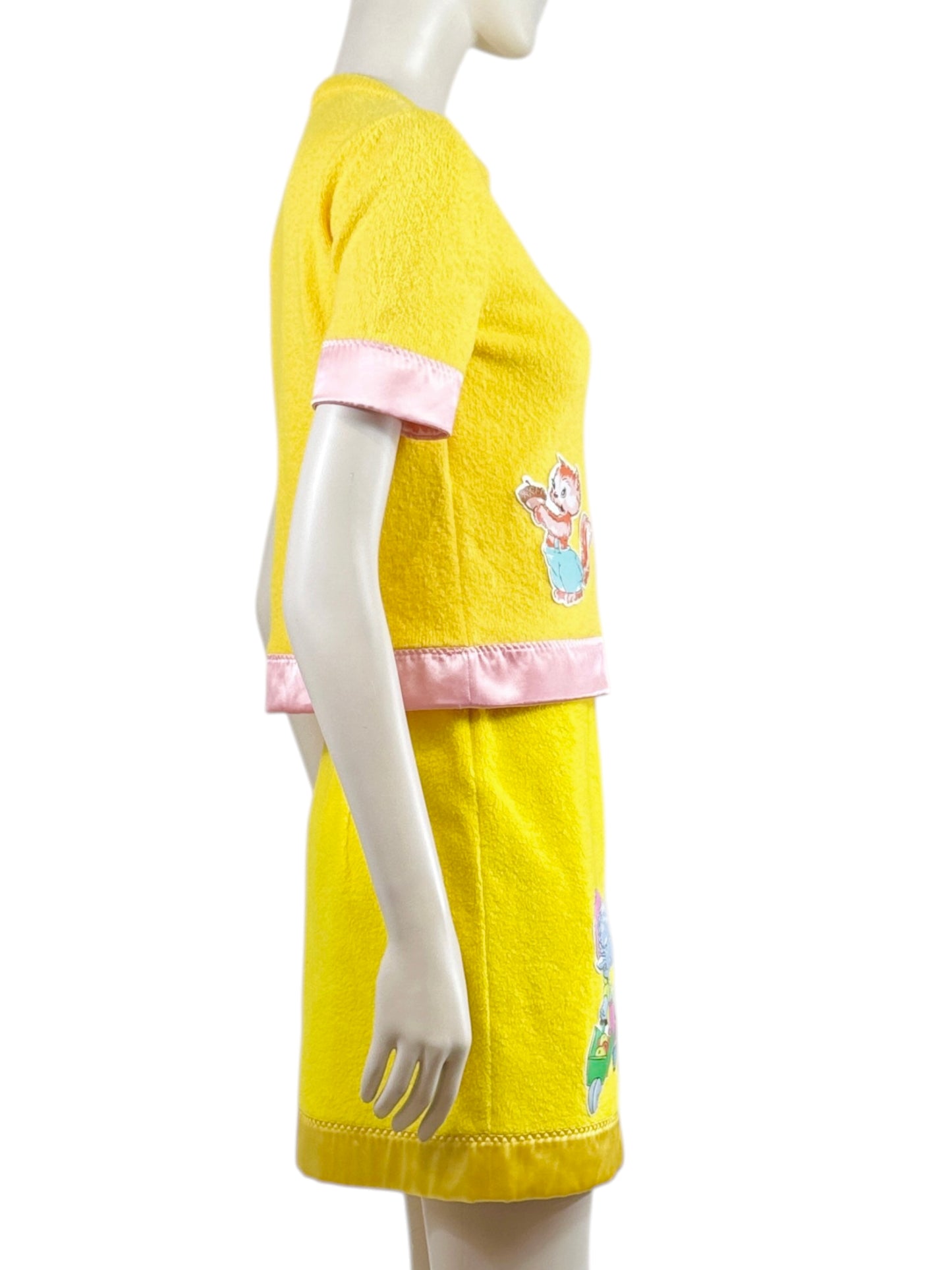 Moschino Couture Jeremy Scott Spring 2022 Yellow pink ensemble