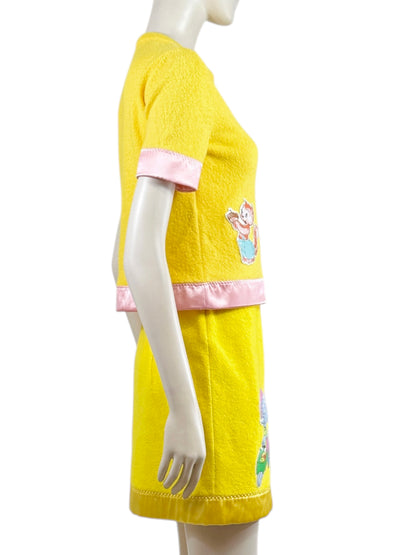 Moschino Couture Jeremy Scott Spring 2022 Yellow pink ensemble