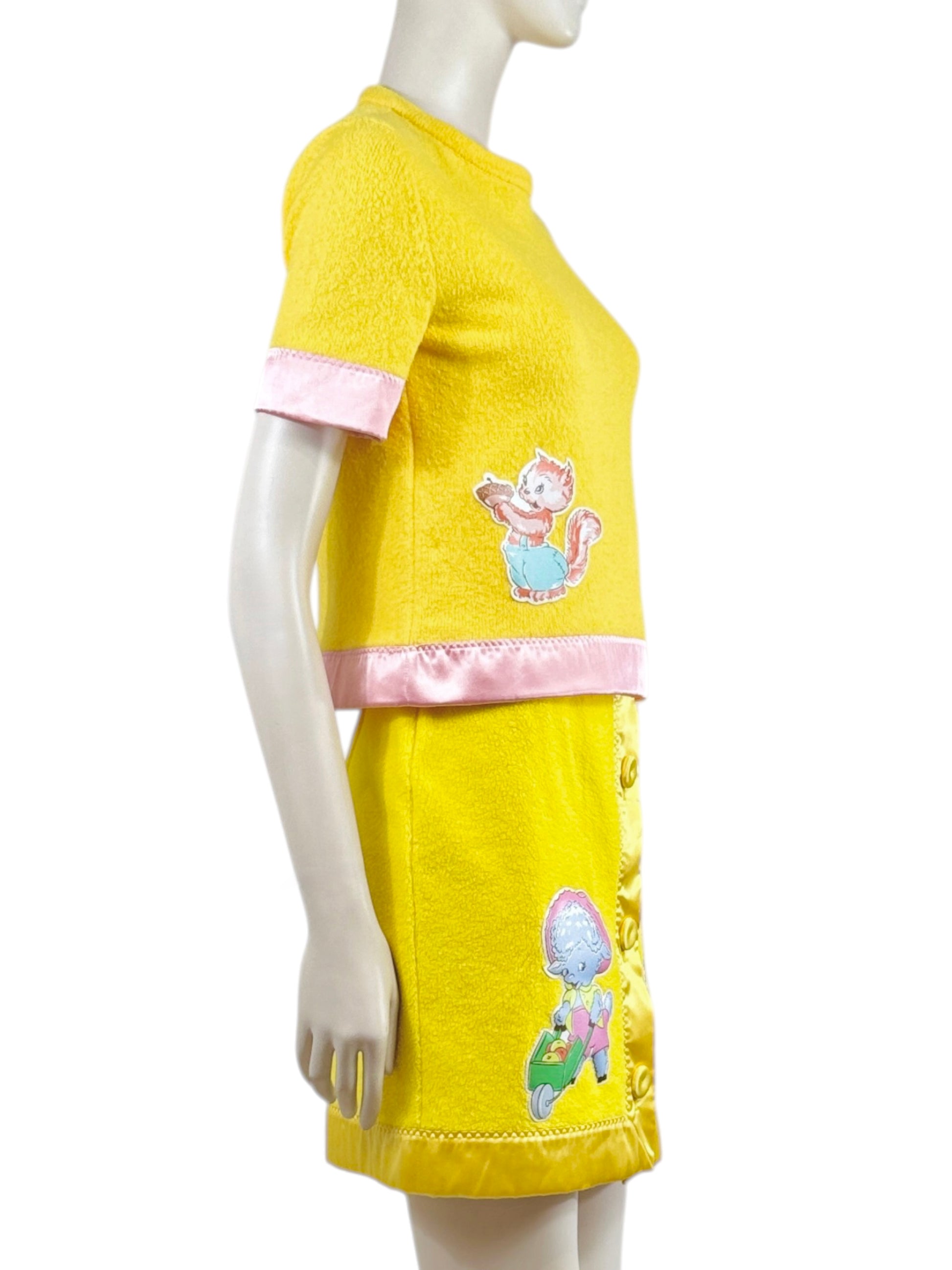 Moschino Couture Jeremy Scott Spring 2022 Yellow pink ensemble