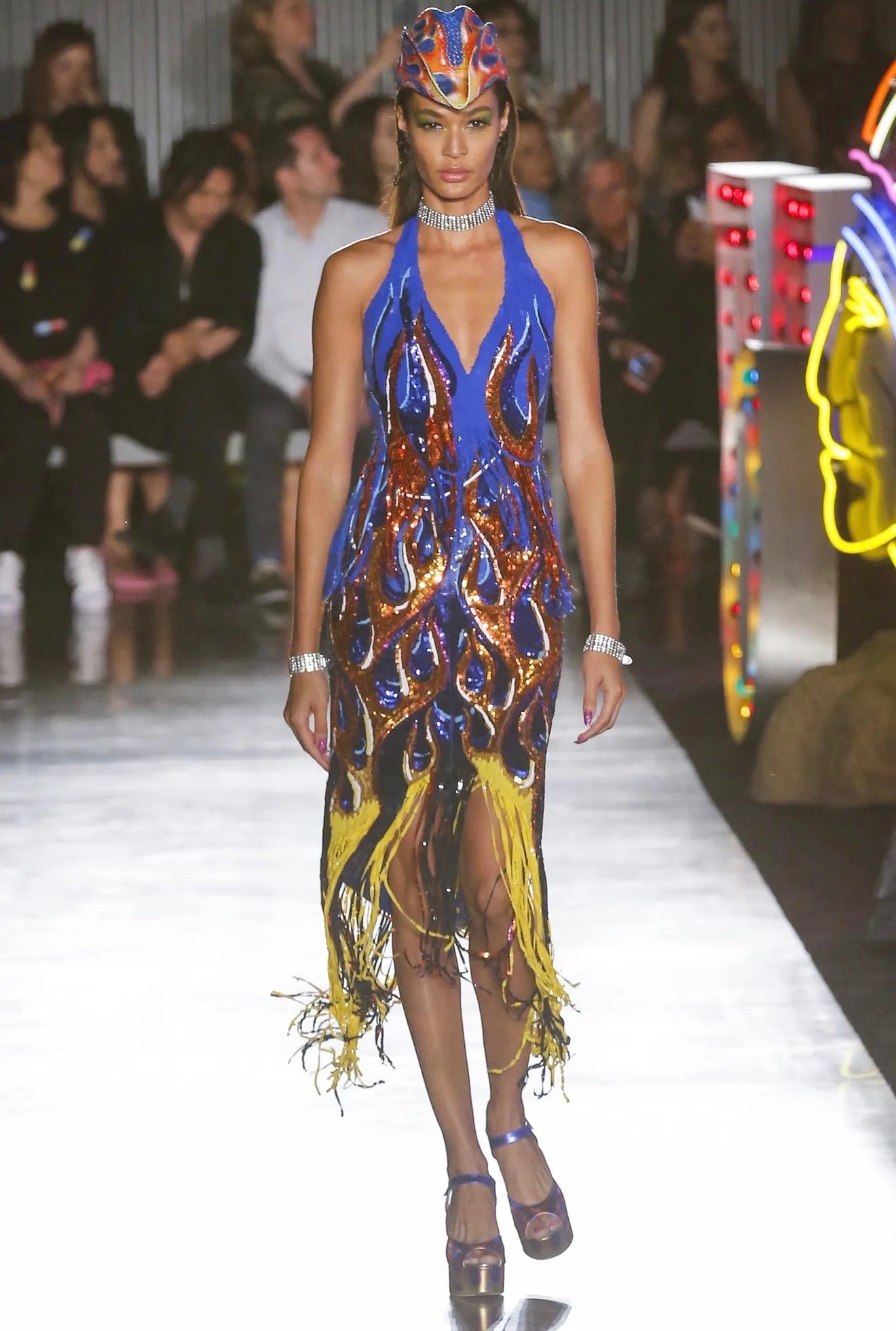 Moschino Jeremy Scott Resort 2018 Look 80 sequined dress