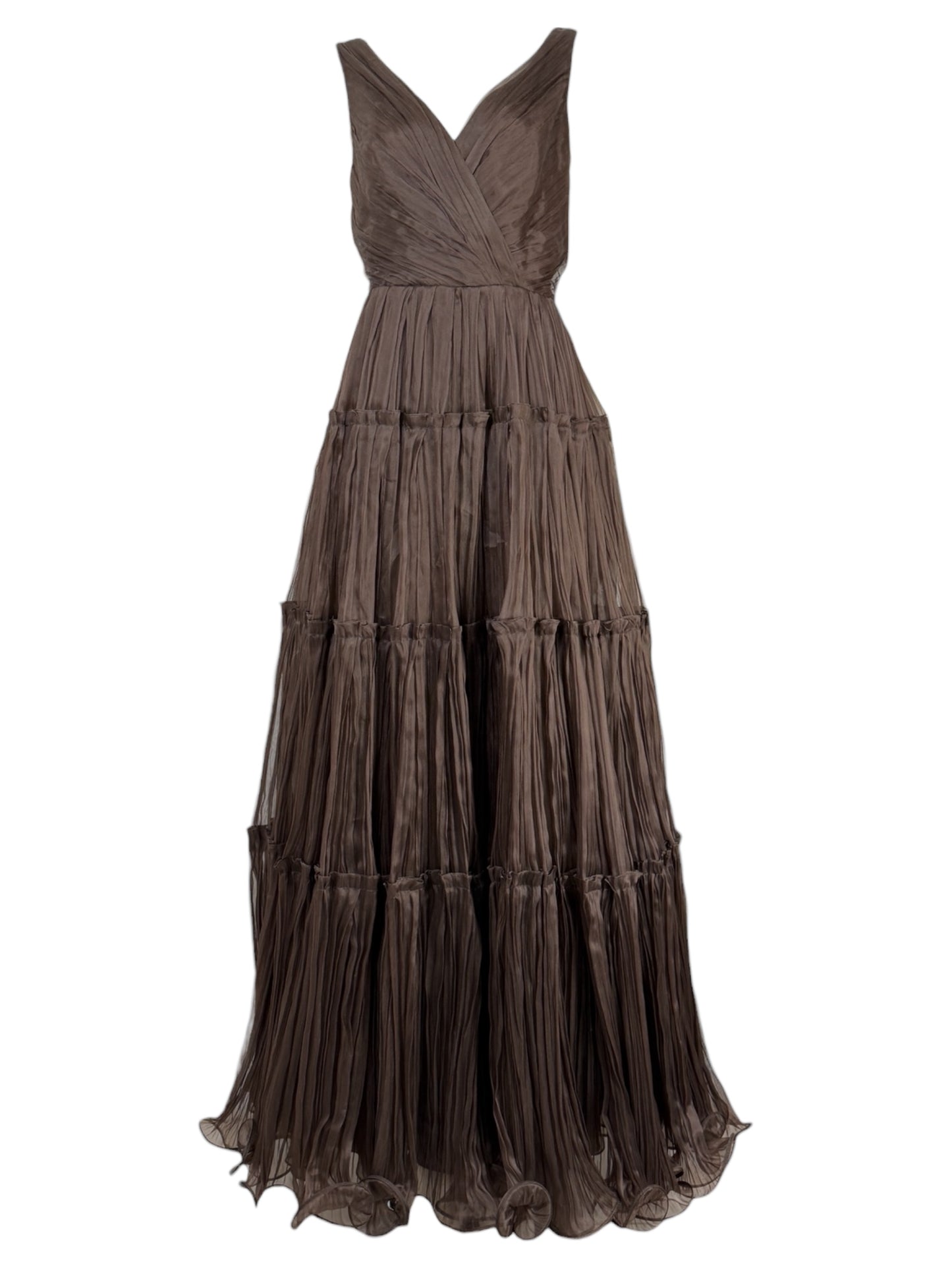 Oscar de la Renta Spring/Summer 2012 Look 46  Long sleeveless dress in pleated cocoa organza 