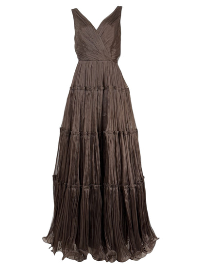 Oscar de la Renta Spring/Summer 2012 Look 46  Long sleeveless dress in pleated cocoa organza 