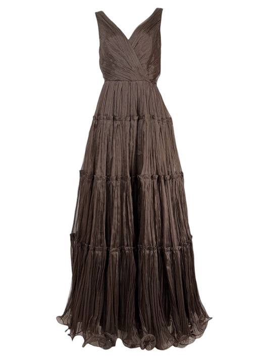 Oscar de la Renta Spring/Summer 2012 Look 46  Long sleeveless dress in pleated cocoa organza 